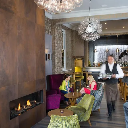 On The Square Κέσγουικ