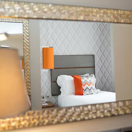 Hotel On The Square 4*