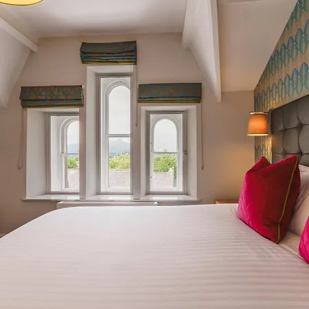Hotel On The Square 4*