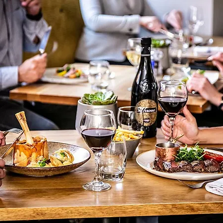 On The Square Ξενοδοχείο 4*