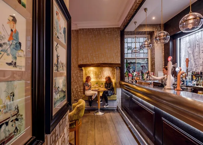 Hotel On The Square 4*