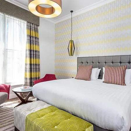 Отель On The Square 4*