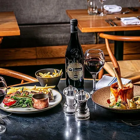 On The Square Кесвик